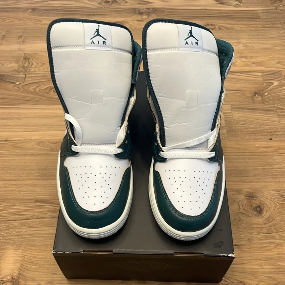 Nike New!! Nike Jordan Air 1 MID SE Size 11